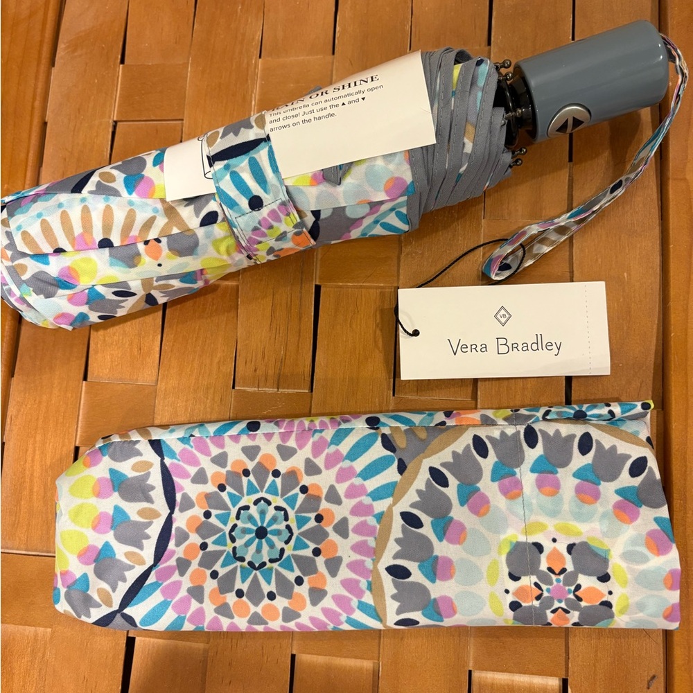 Vera Bradley Sunny Medallian Umbrella
NWT